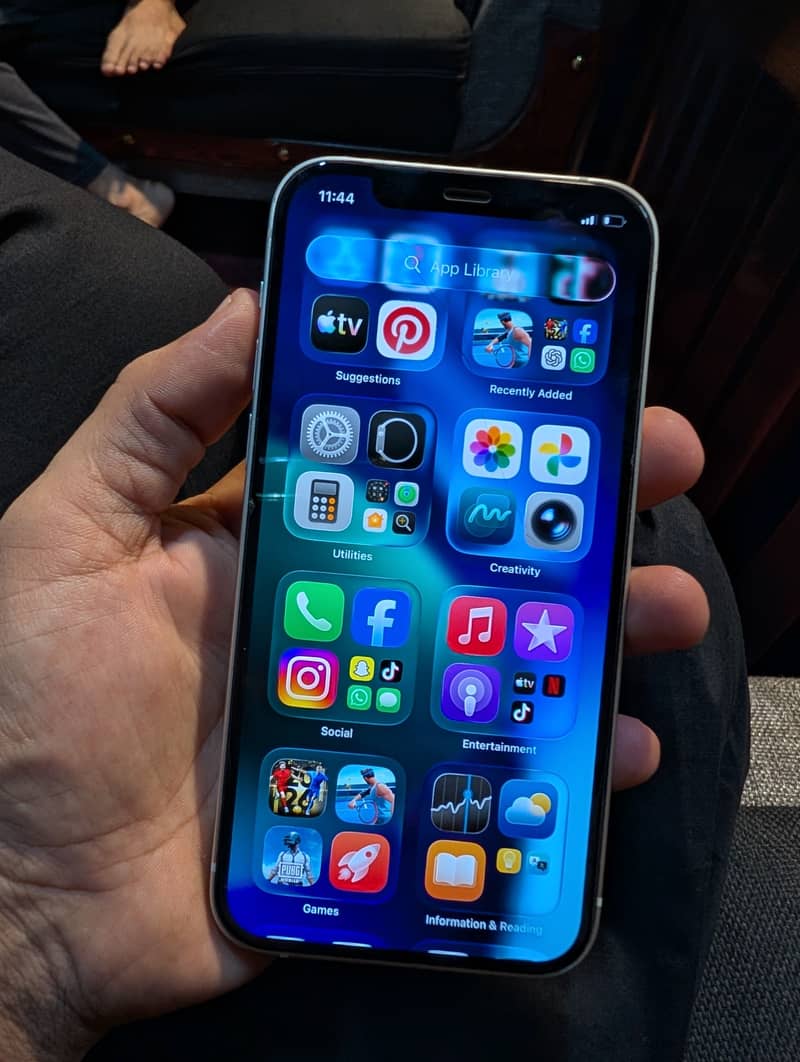 Apple iPhone 12 1