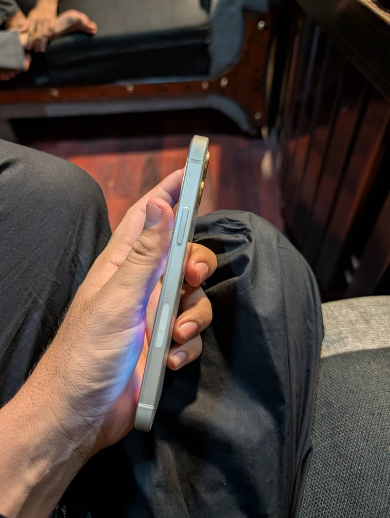 Apple iPhone 12 6