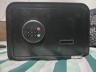 Digital Electronic Safe Locker /