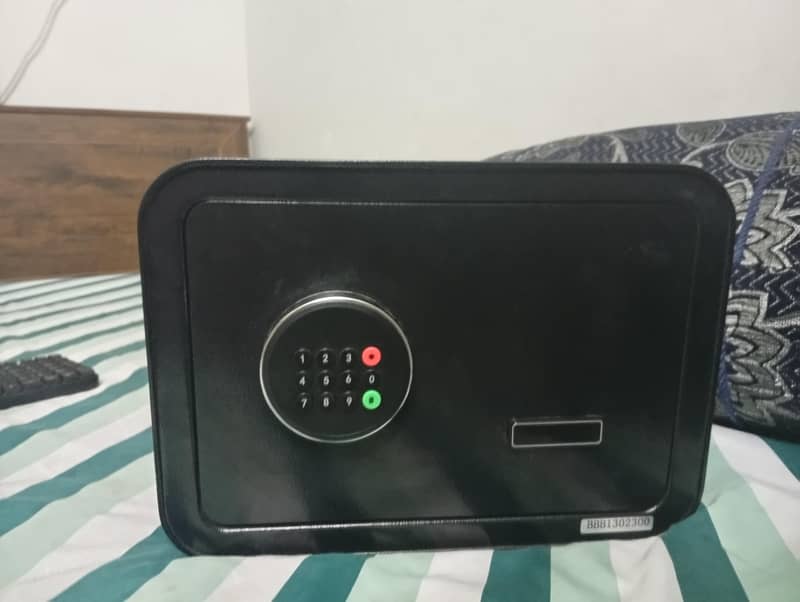 Digital Electronic Safe Locker / 2
