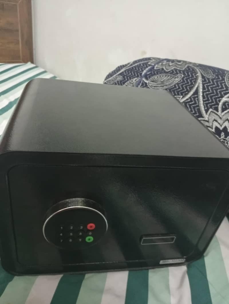 Digital Electronic Safe Locker / 3