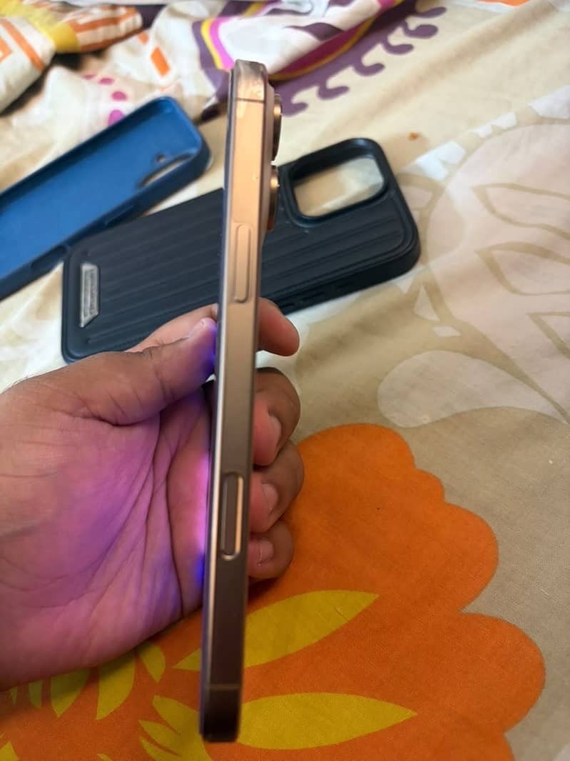Apple iPhone 16 Pro Max 3
