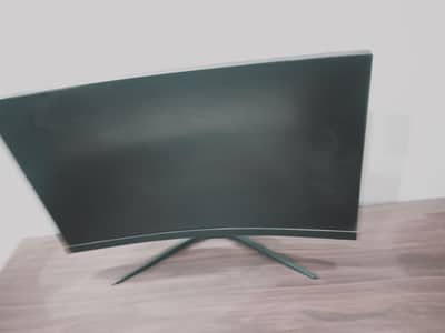 gaming PC w monitor and keybored