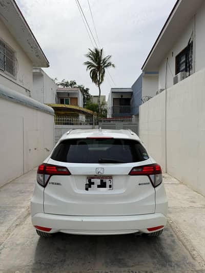 Honda Vezel 2015 P. White Z Pkg Top of the line Original Condition
