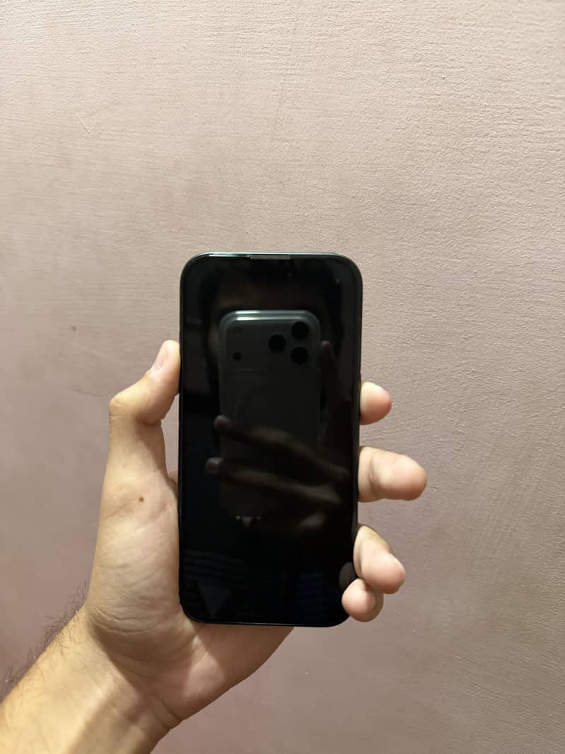 Apple iPhone 16 2