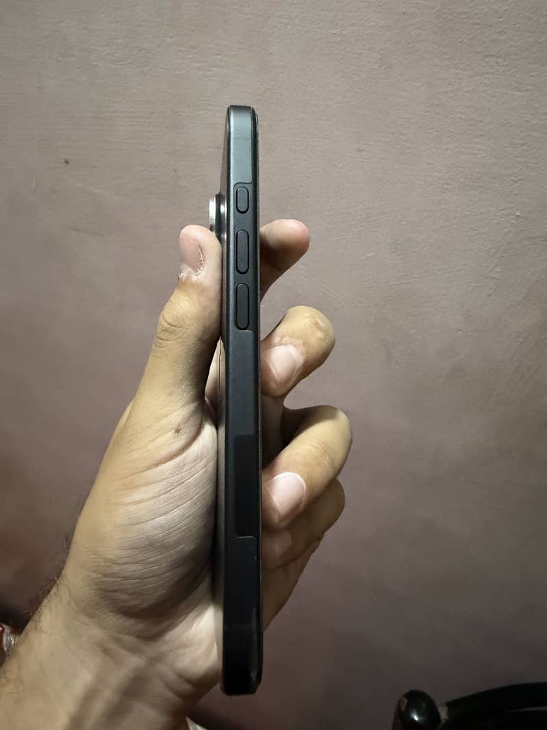 Apple iPhone 16 3