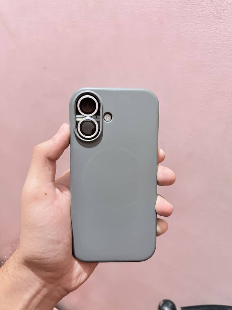Apple iPhone 16 7