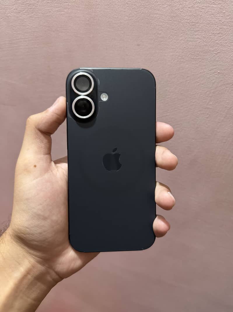 Apple iPhone 16 8