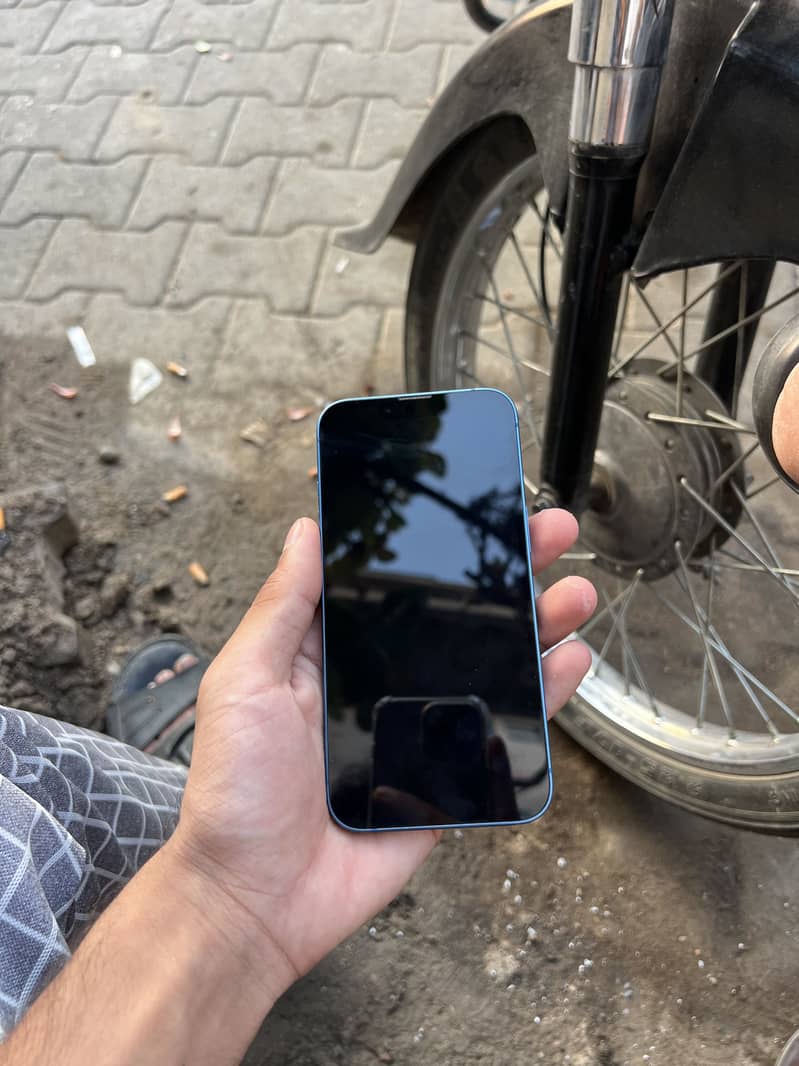 Apple iPhone 13 3