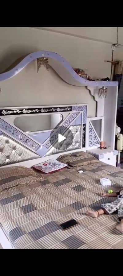 Bedroom set four pieces