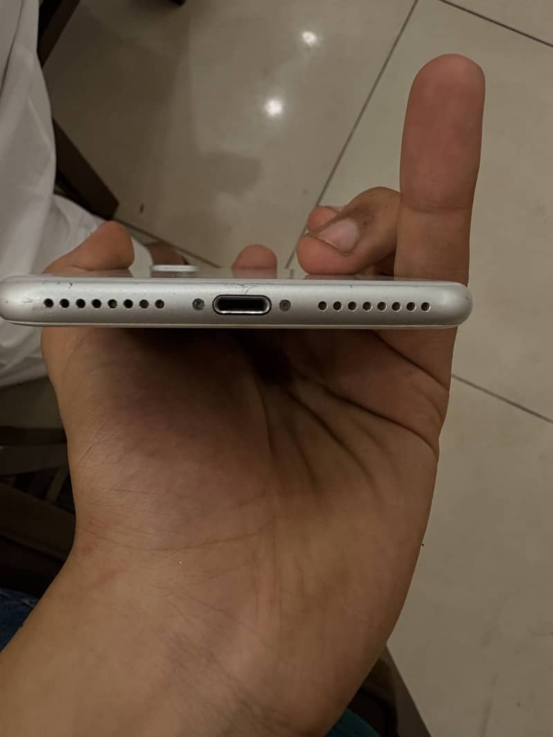 Apple iPhone 8 Plus 1