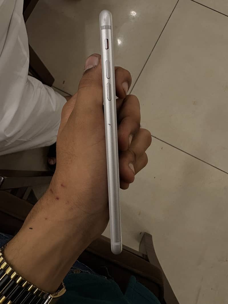 Apple iPhone 8 Plus 2