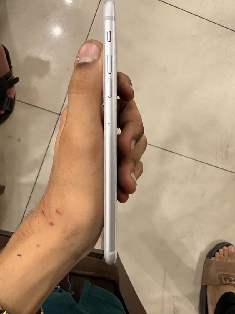 Apple iPhone 8 Plus 4