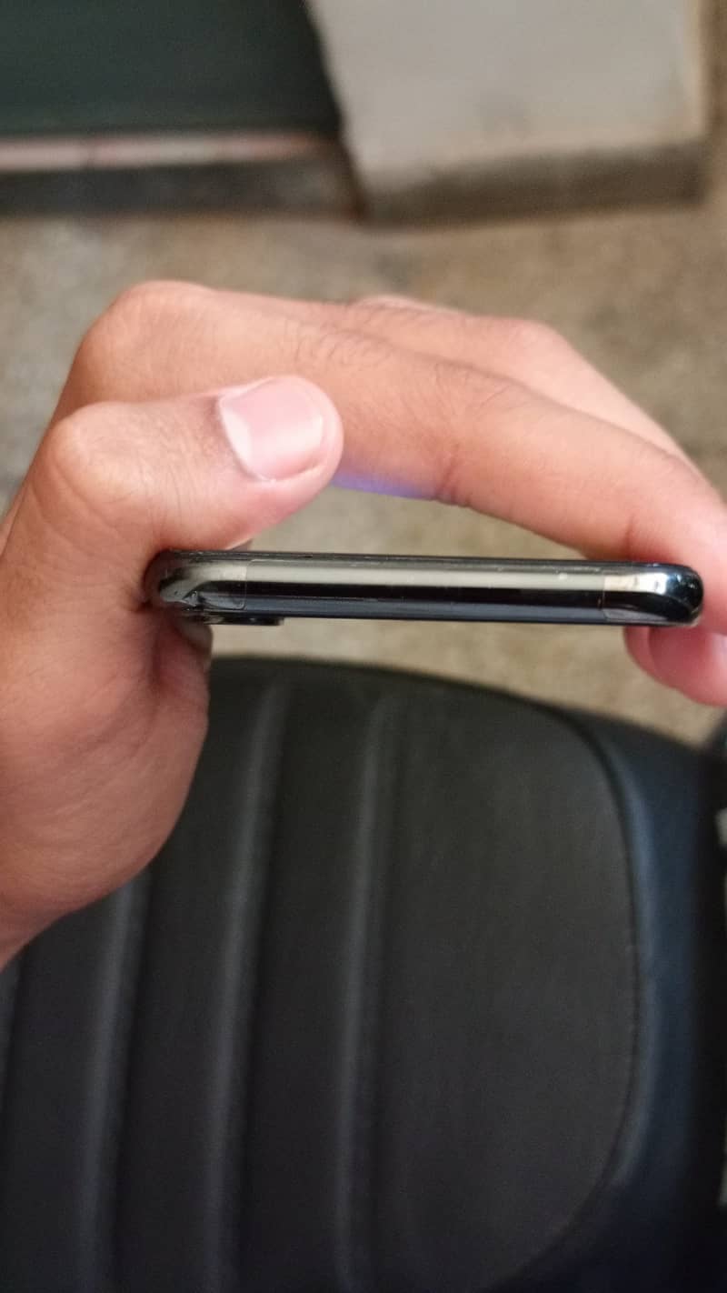Apple iPhone X 3