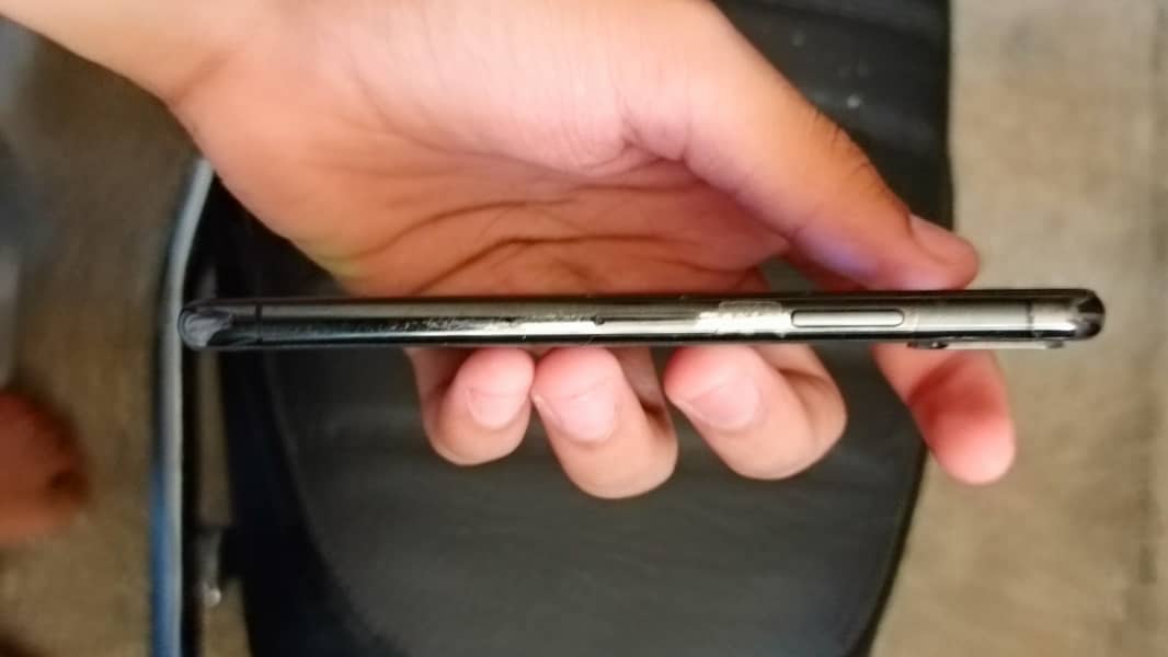 Apple iPhone X 4