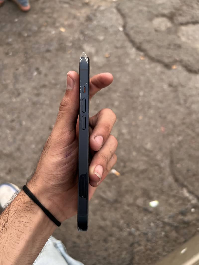 Apple iPhone 13 1