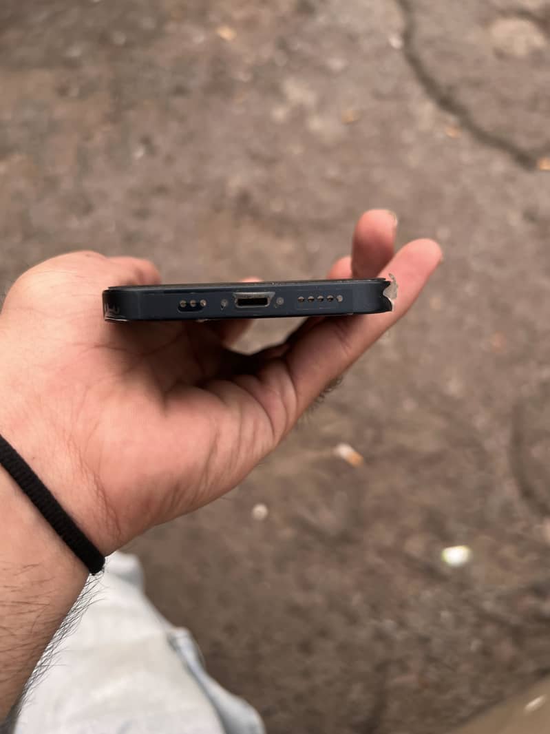 Apple iPhone 13 3