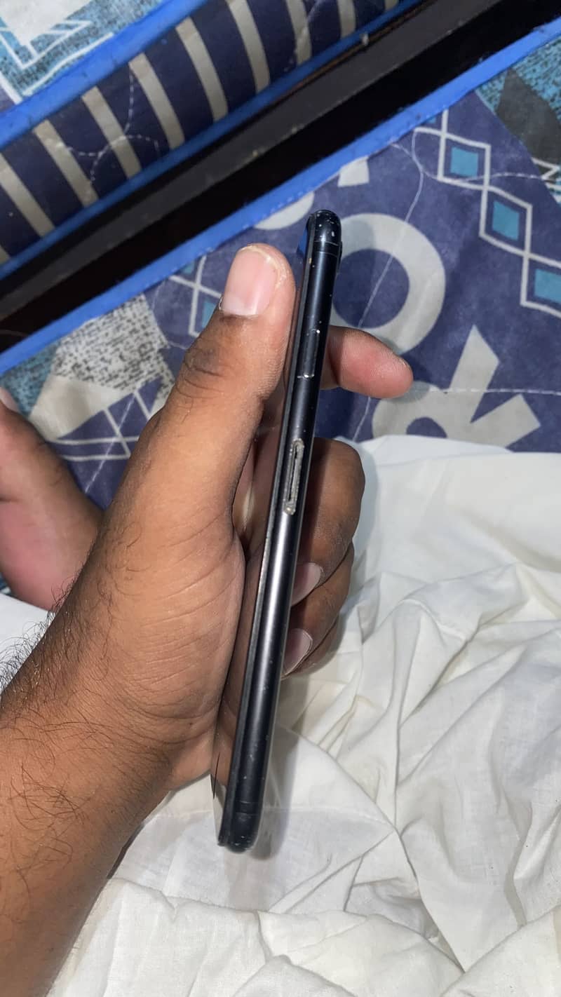 Apple iPhone 7 0