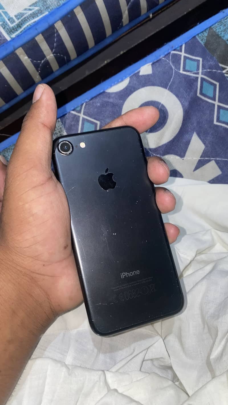 Apple iPhone 7 2