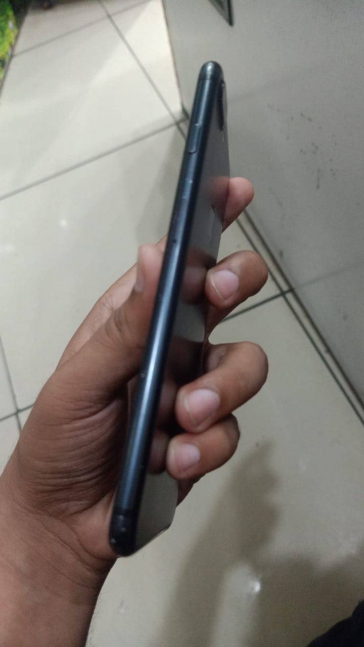 Apple iPhone 7 Plus 1