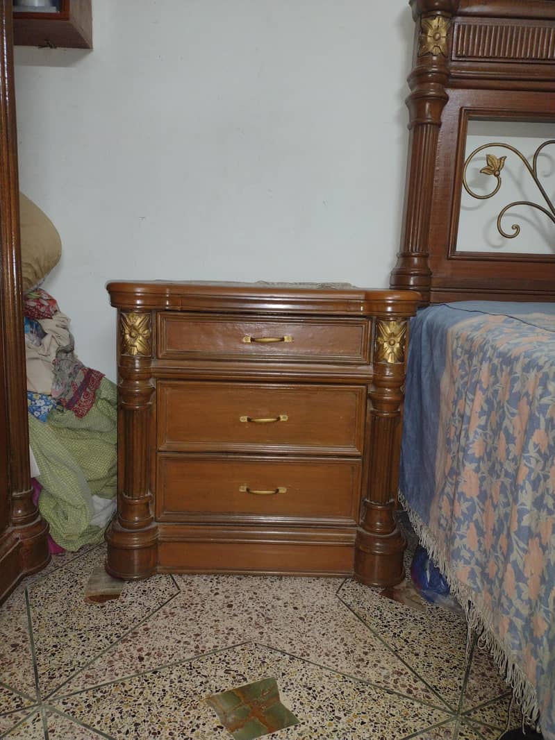 Bed Sett , Almari , dressing table 3