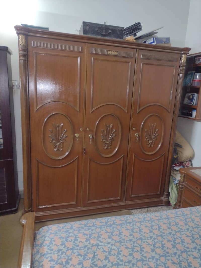 Bed Sett , Almari , dressing table 7