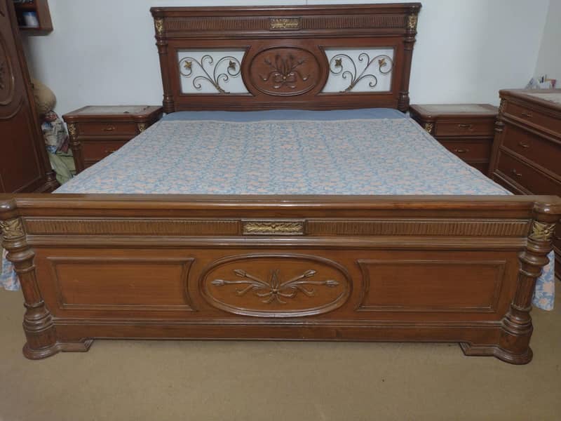 Bed Sett , Almari , dressing table 9