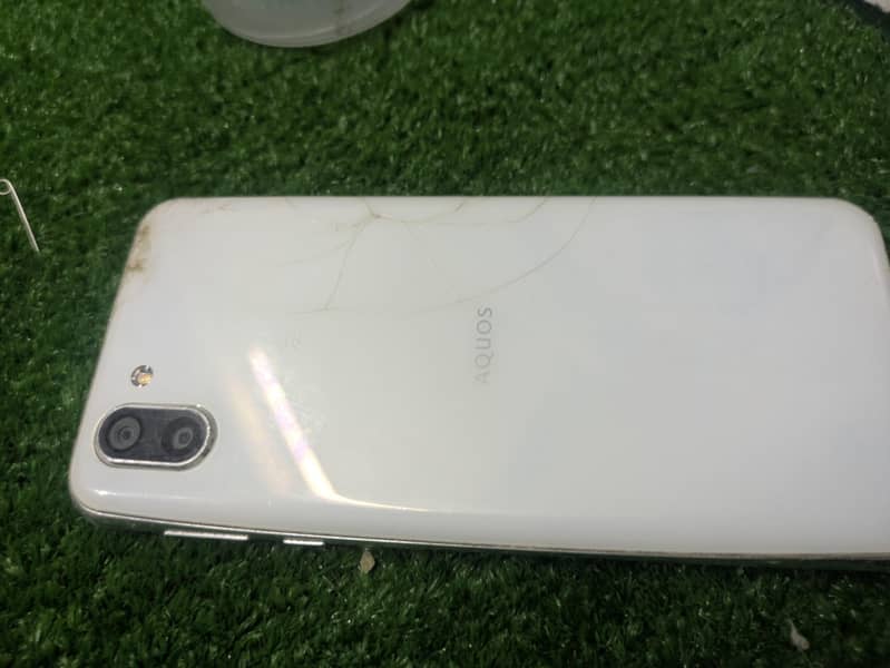 Sharp Aquos R2 0