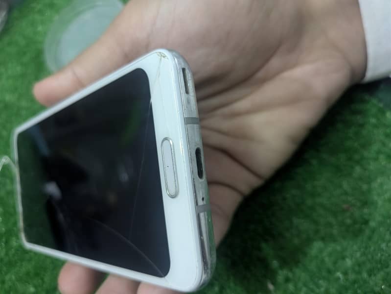 Sharp Aquos R2 2