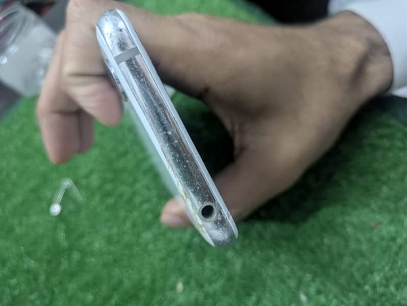 Sharp Aquos R2 3