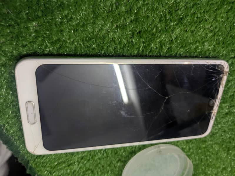 Sharp Aquos R2 5