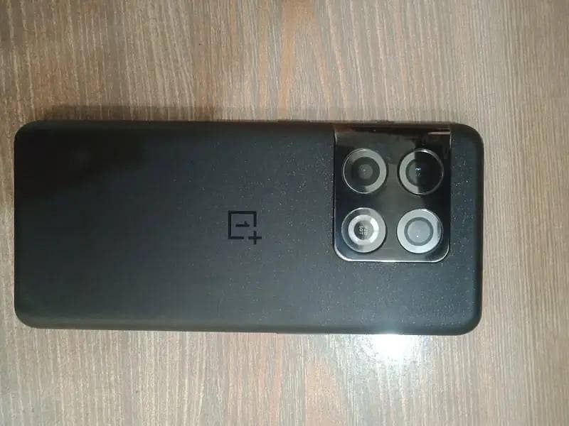 One Plus 10 Pro 4