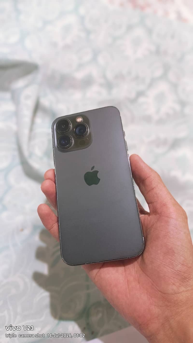 Apple iPhone 13 Pro 1