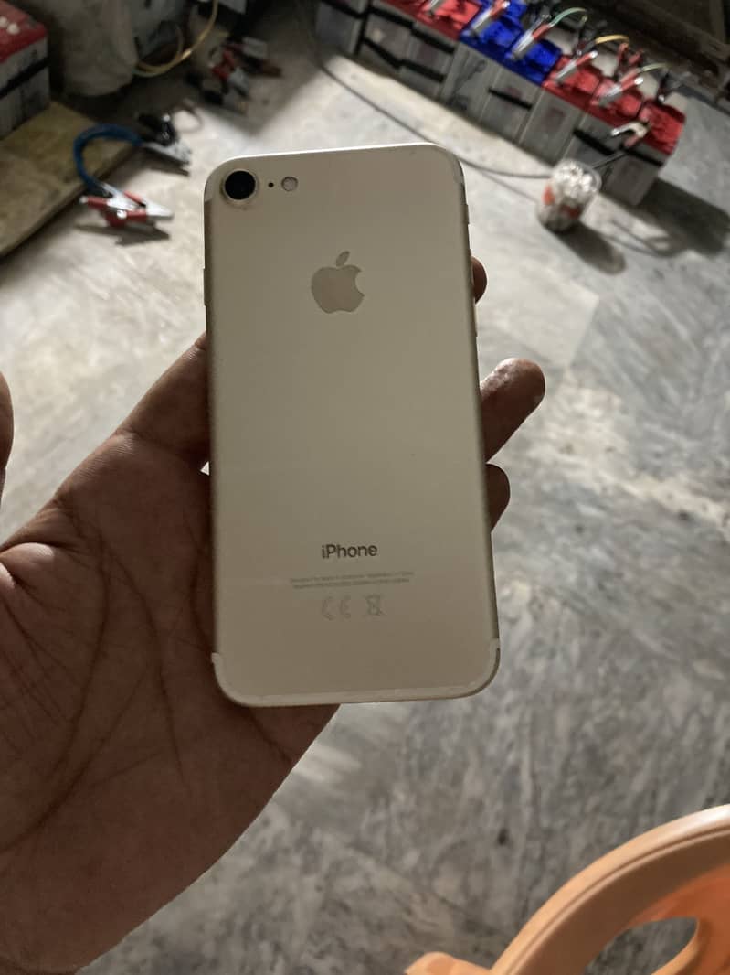 Apple iPhone 7 0