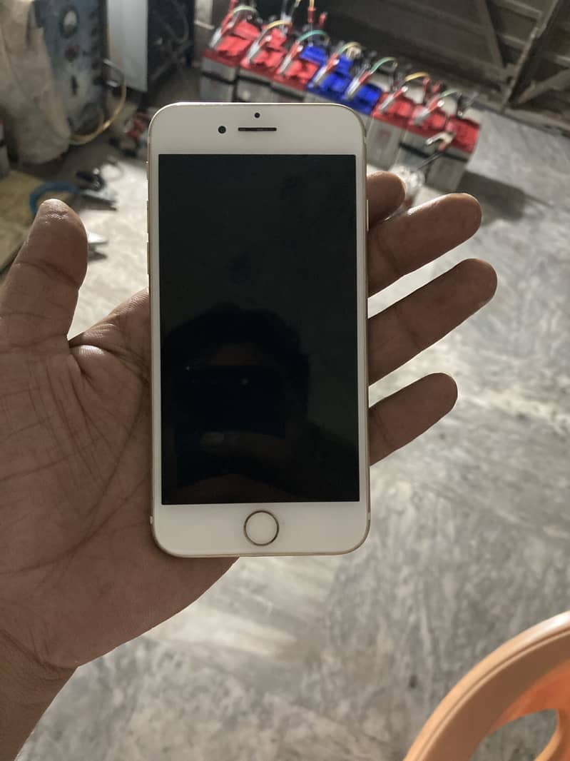 Apple iPhone 7 3