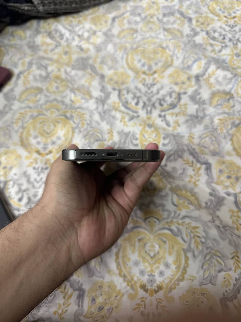Apple iPhone 13 Pro 1
