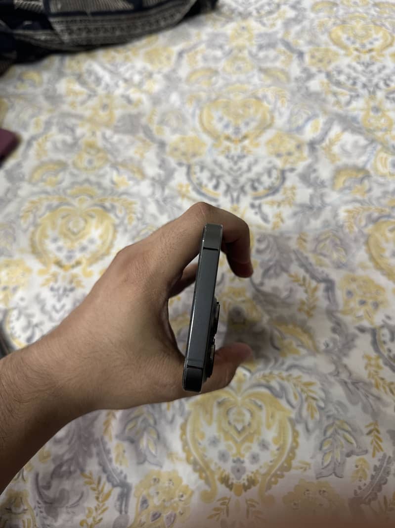 Apple iPhone 13 Pro 4