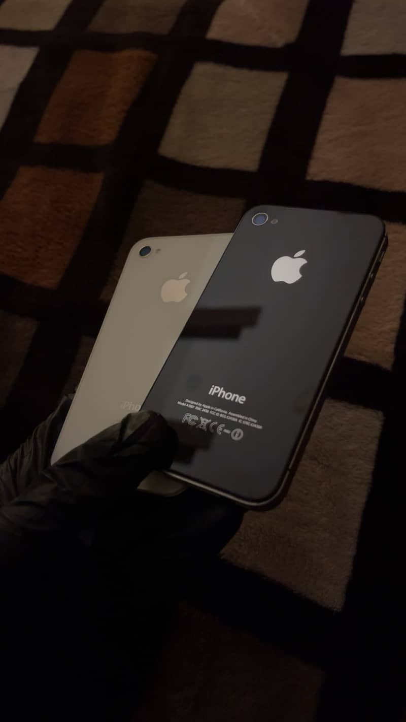 iPhone 4S 10/10 Condition 0