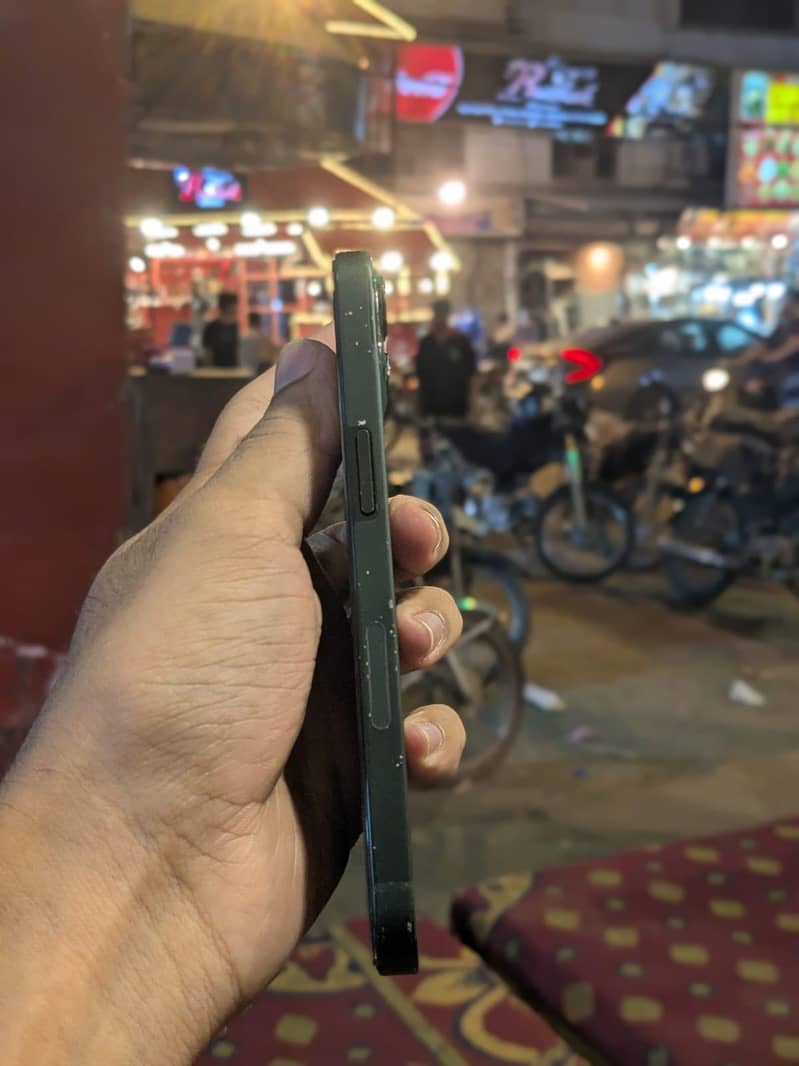 Apple iPhone 13 6