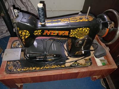Sewing Machine with lid cover