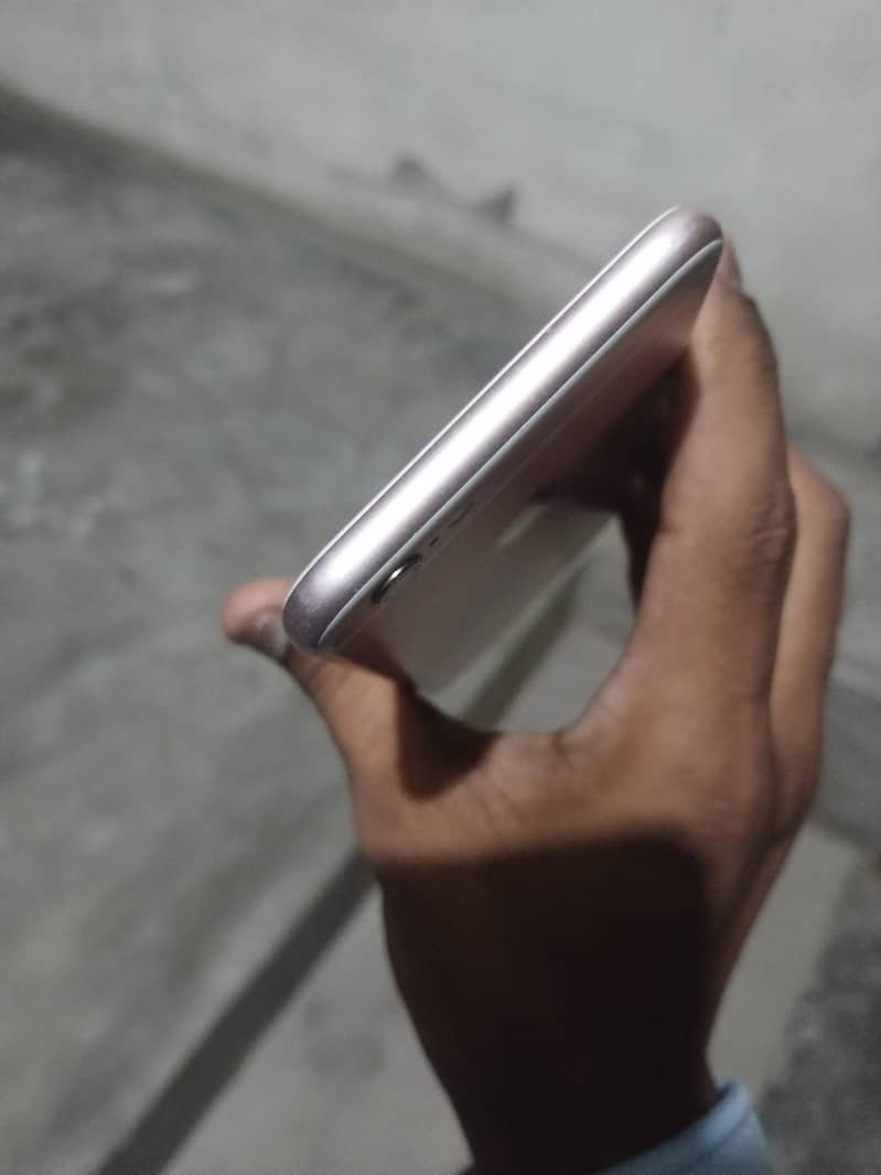 Apple iPhone 6S 4