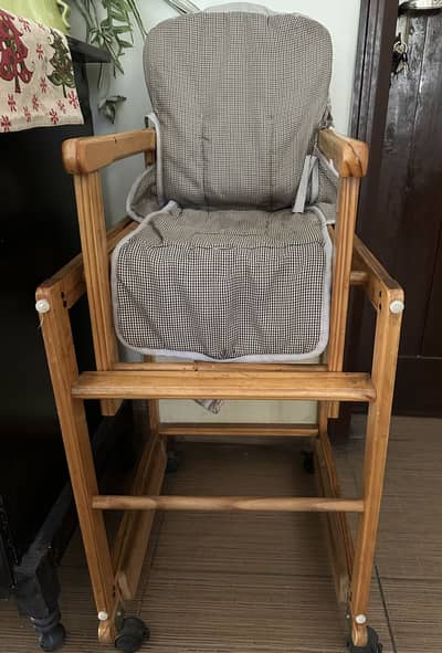 Kids feeding chair