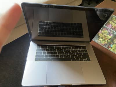 Apple Mac book pro 15 “ 2016 | Core i7 | 16GB RAM | 1 TB SSD |