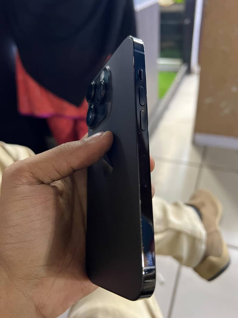 Apple iPhone 14 Pro 2