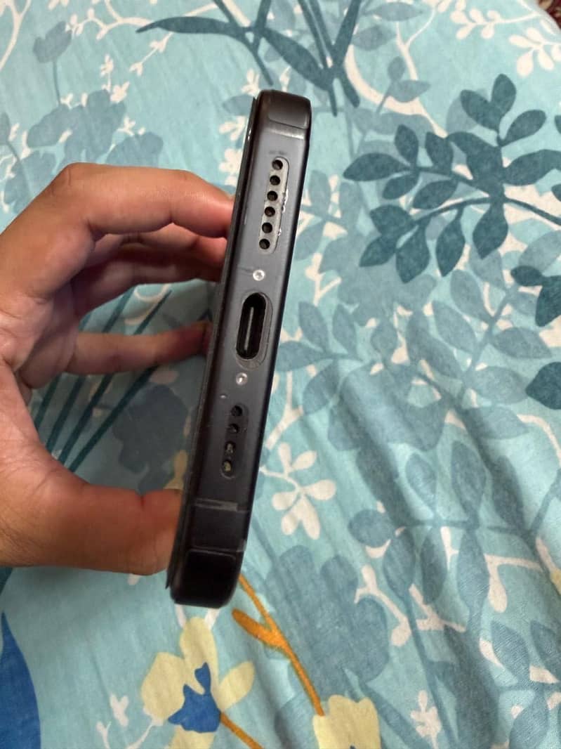 Apple iPhone 15 Pro Max 2