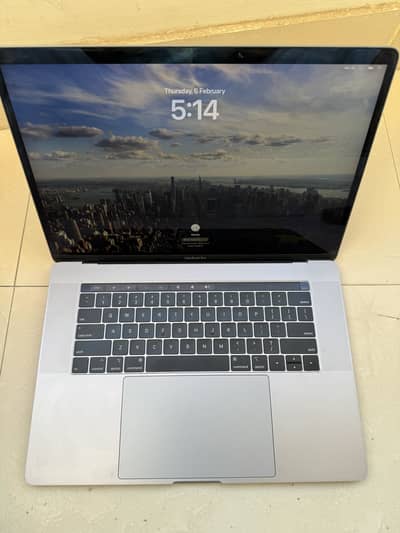 Macbook Pro 2019 i9 32/512 gb 10/10 Condition