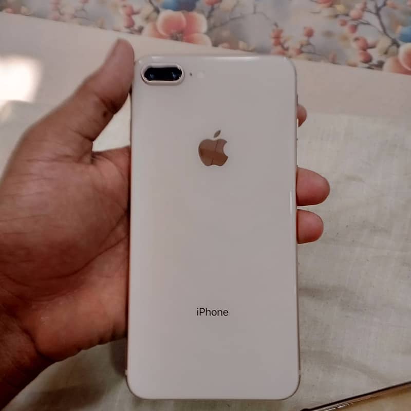 Apple iPhone 8 Plus 2