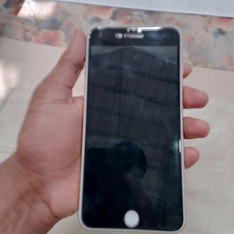 Apple iPhone 8 Plus 3