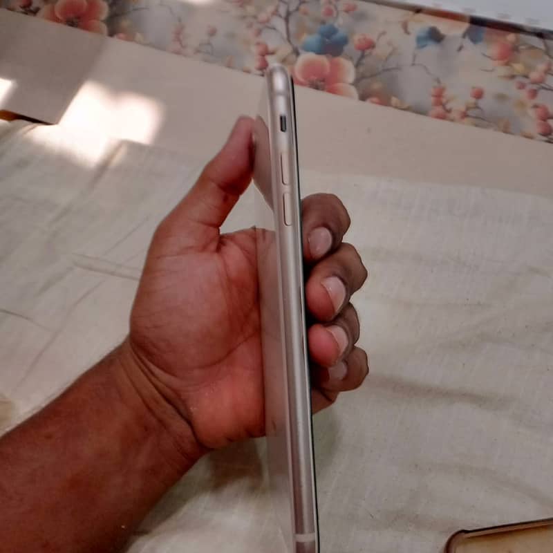 Apple iPhone 8 Plus 4