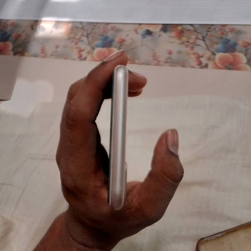 Apple iPhone 8 Plus 5